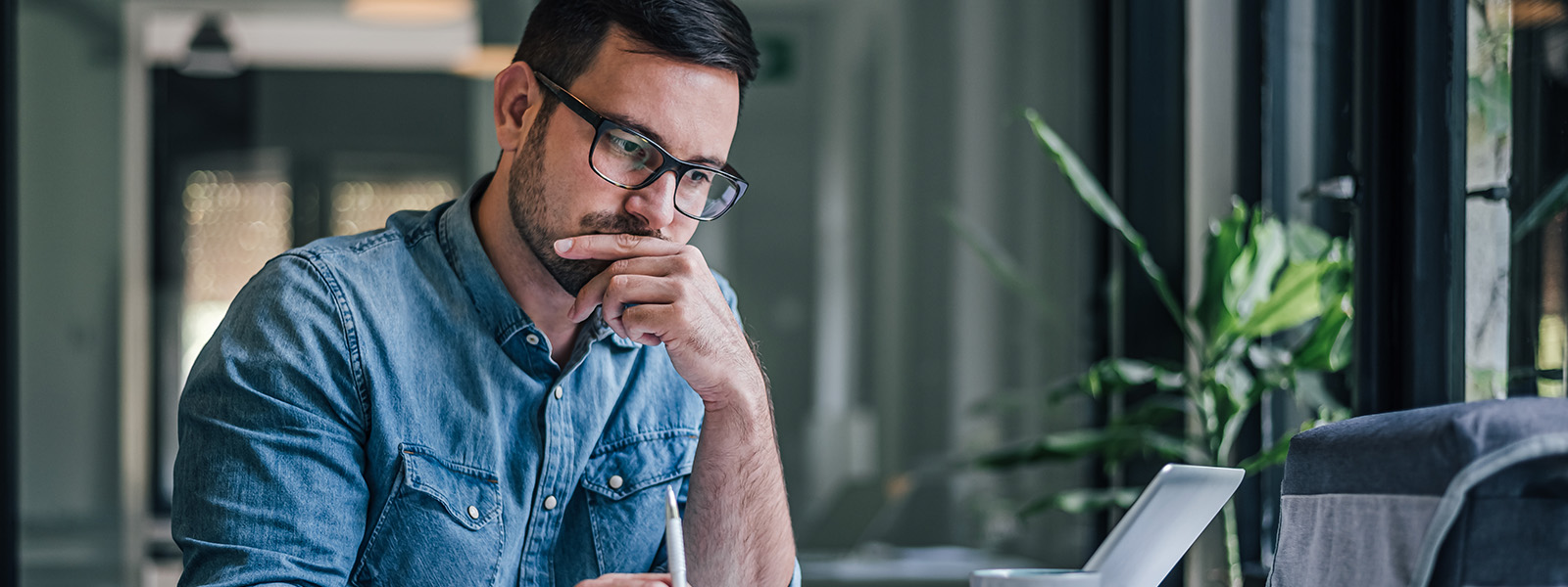 A man watching ipad screen with concentration